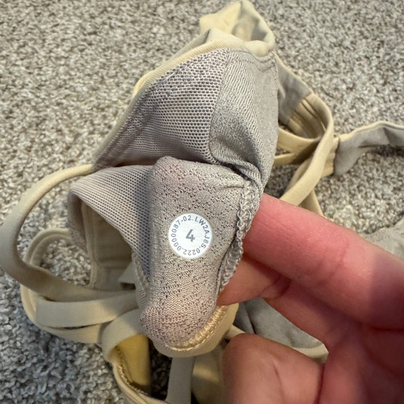 Lululemon Free To Be Serene Bra Yellow Beige Strappy Back Size 4 LW2AJ8S C/D Cup - Picture 4 of 4